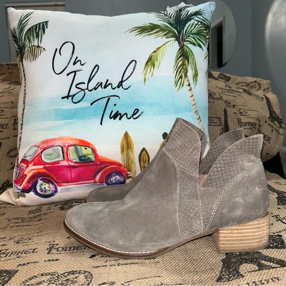 Seychelles Shoes - Seychelles Score Gray Suede Ankle 2" Block Heel Boots Booties Size 7.5